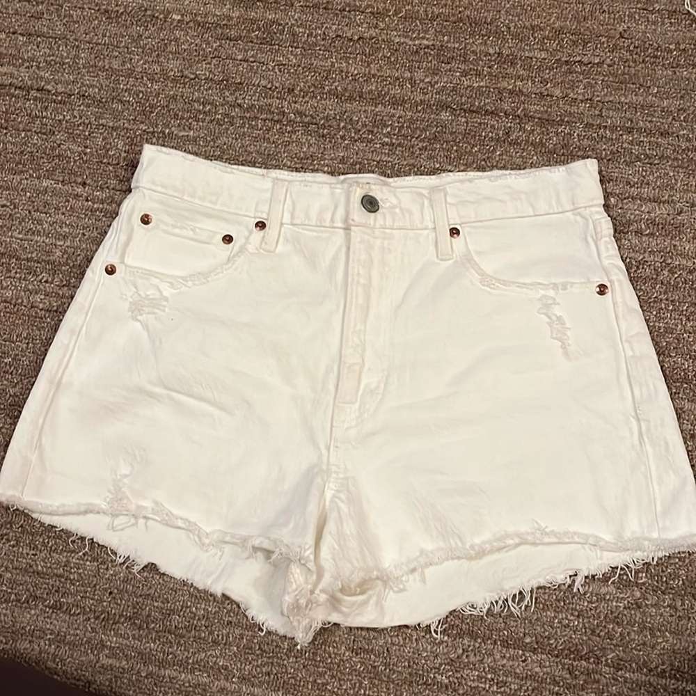 Abercrombie white high rise mom short